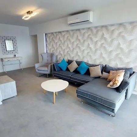 Molos Hawaii Royal - Front-line 2 Bedroom Limasol
