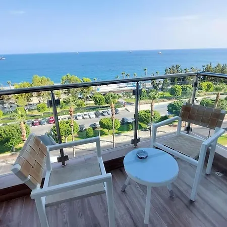 Molos Hawaii Royal - Front-line 2 Bedroom Apartment Limassol