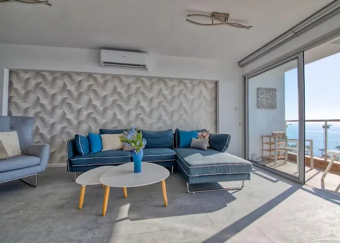 Molos Hawaii Royal - Front-line 2 Bedroom Apartament Limassol